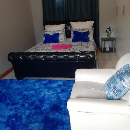 Ruros Guest House Kempton Park Ngoại thất bức ảnh