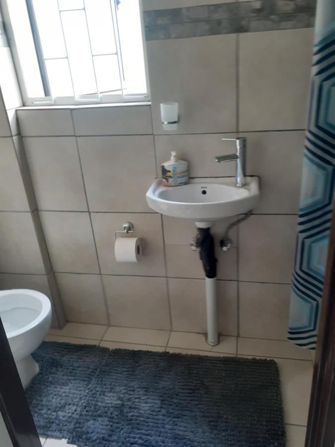 Ruros Guest House Kempton Park Ngoại thất bức ảnh