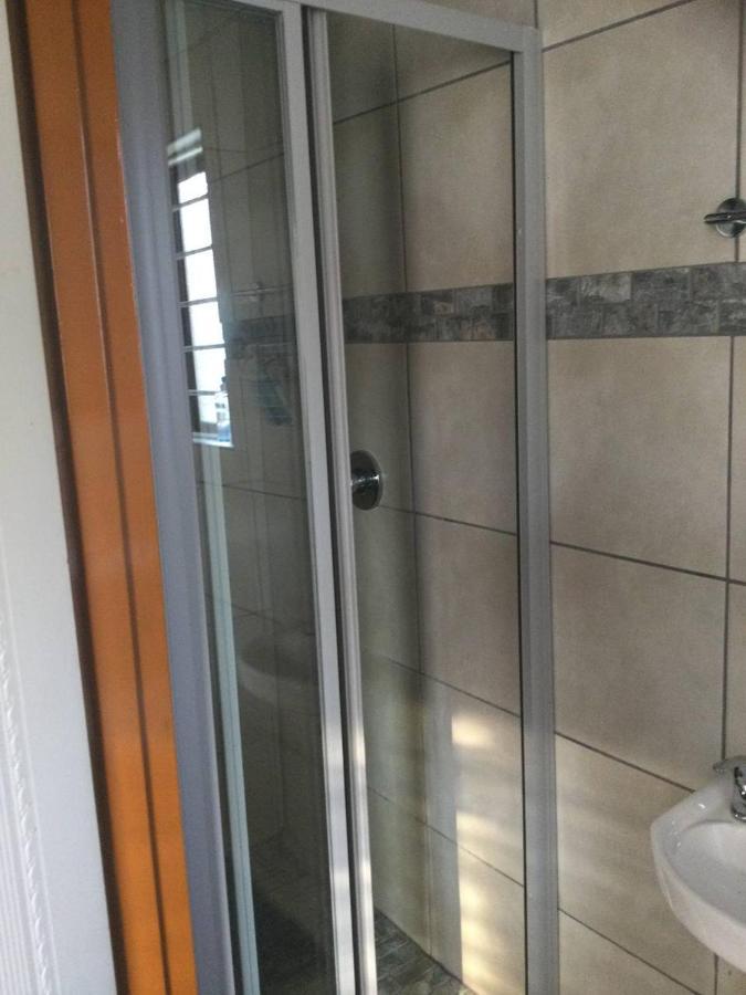 Ruros Guest House Kempton Park Ngoại thất bức ảnh