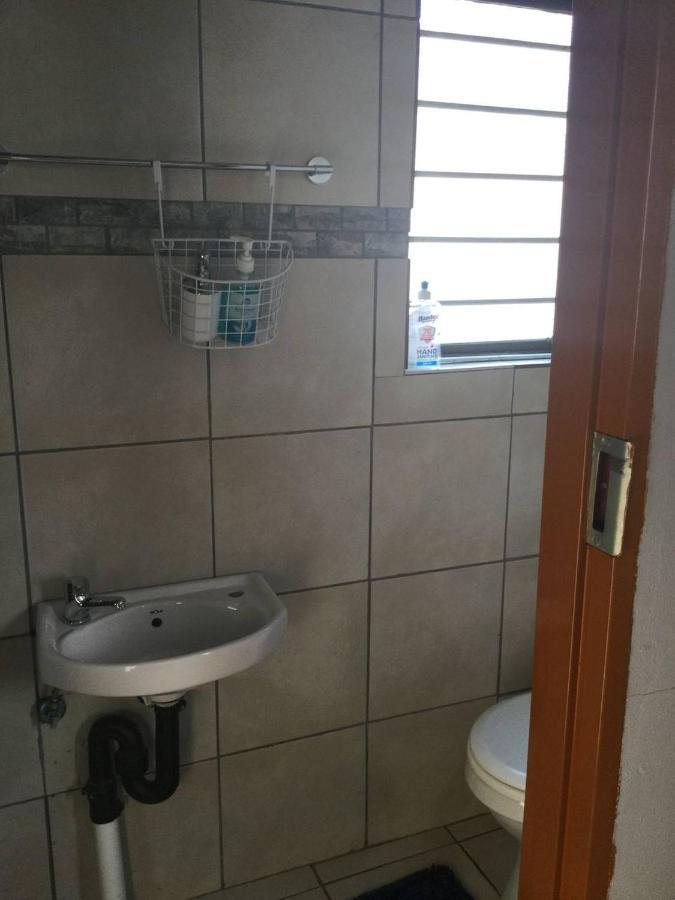 Ruros Guest House Kempton Park Ngoại thất bức ảnh